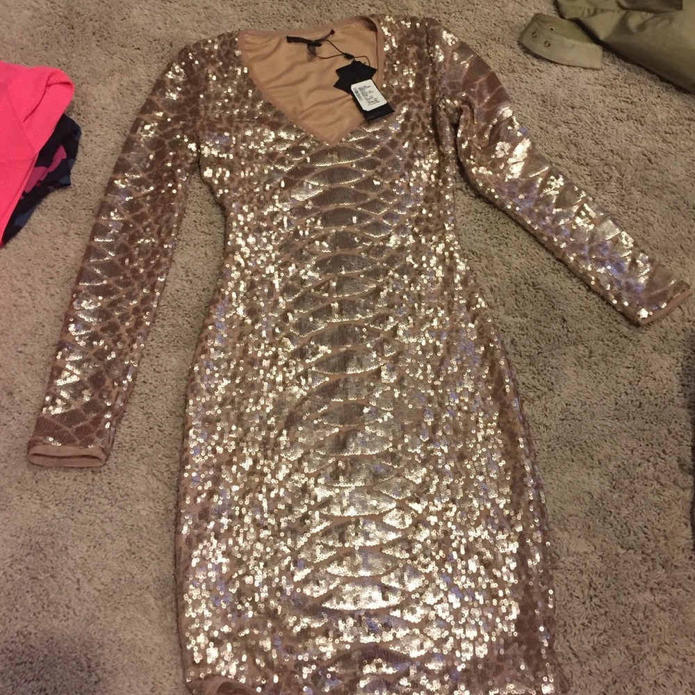 BCBGMaxAzria Gold Sequin Long Sleeve Dress